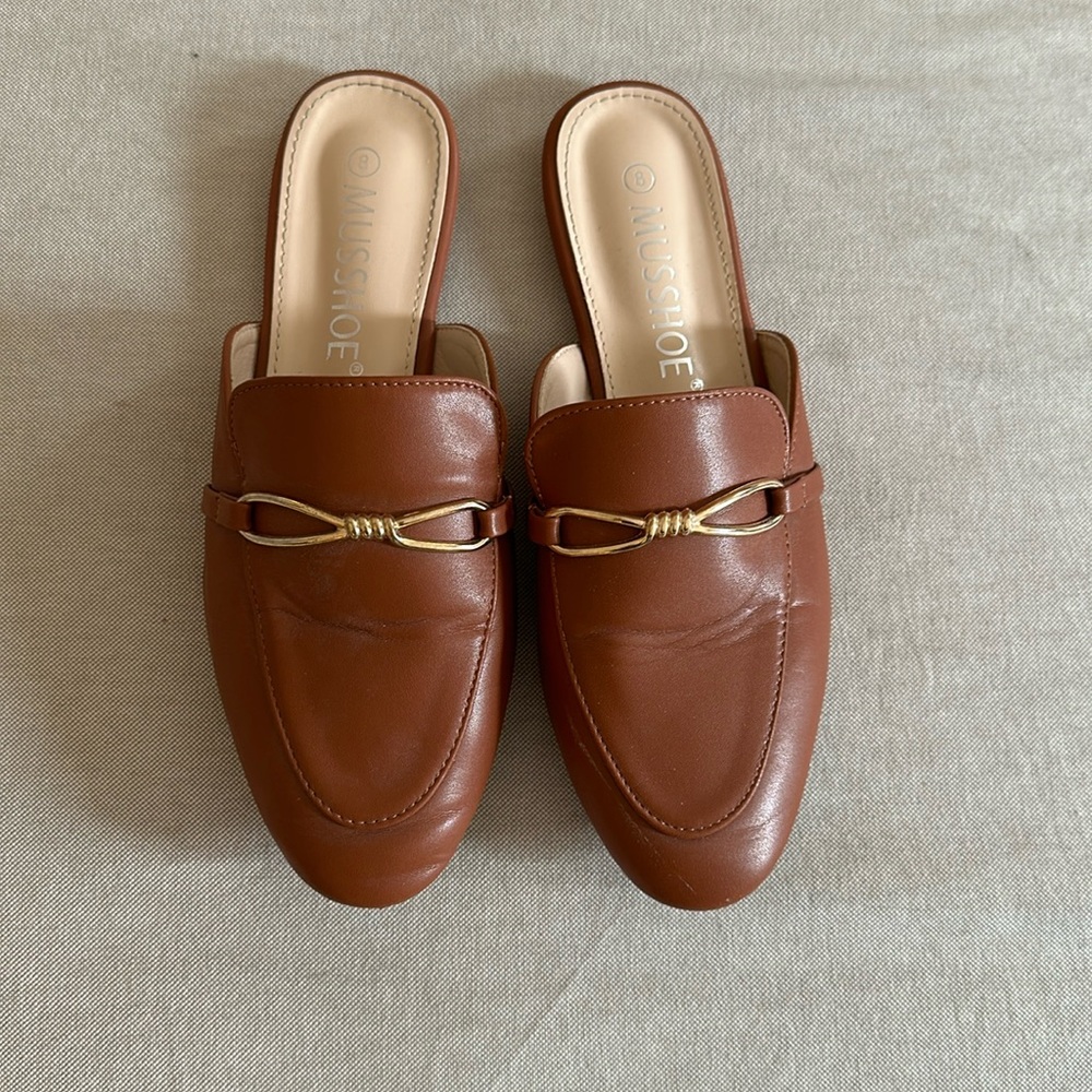 Tan mules